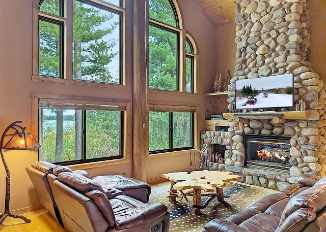 Smeagle's Terrapin | LUX Lakefront, Theatre, Dock, Kayaks, AC, Hot Tub